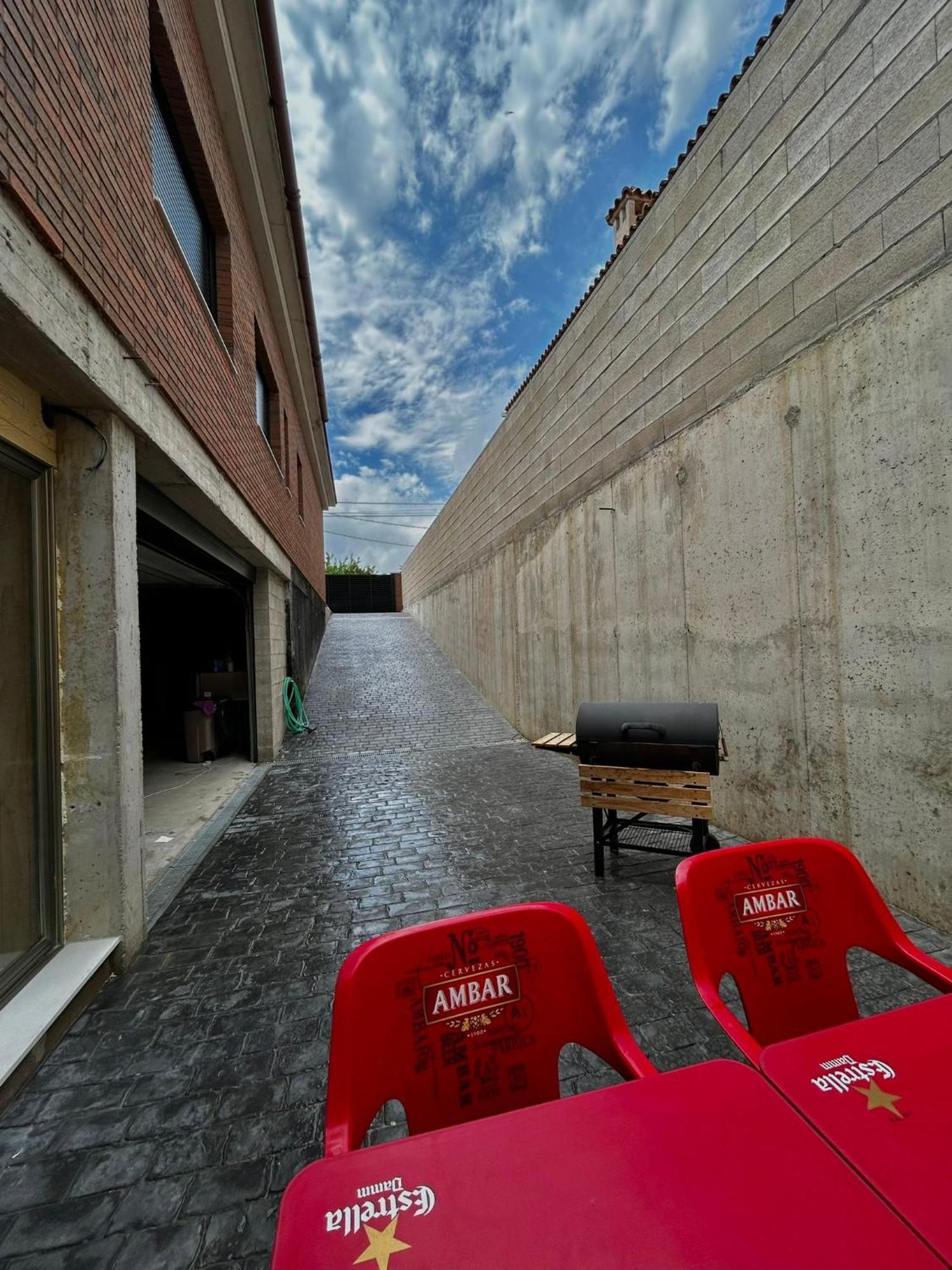 Loft Con 2 Dormitorios, Jacuzzi Y Garage *